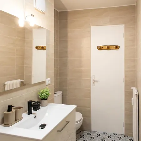 A1 - Centre 5 Min To Sea - Ac & Balcony Apartman *