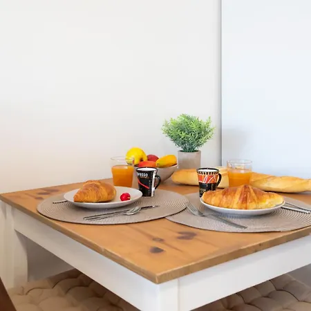 A1 - Centre 5 Min To Sea - Ac & Balcony