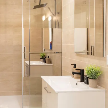 Apartman A1 - Centre 5 Min To Sea - Ac & Balcony