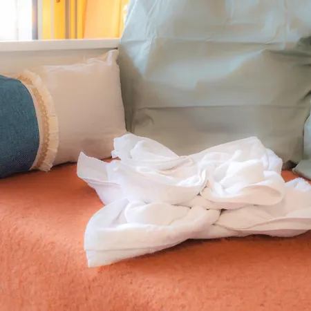 A1 - Centre 5 Min To Sea - Ac & Balcony