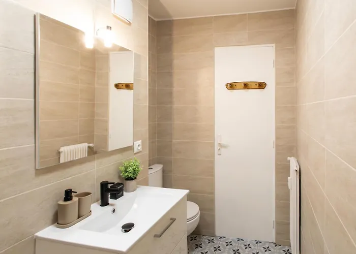 A1 - Centre 5 Min To Sea - Ac & Balcony Apartment *