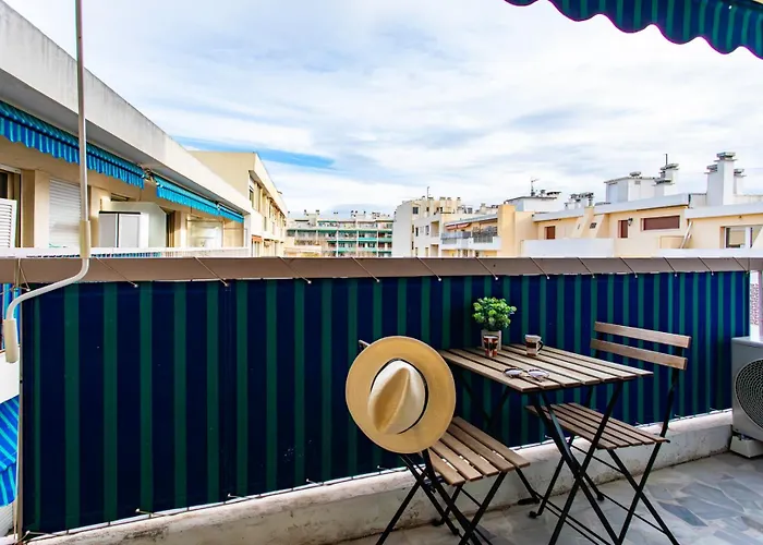 A1 - Centre 5 Min To Sea - Ac & Balcony *