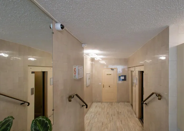 Apartment A1 - Centre 5 Min To Sea - Ac & Balcony *