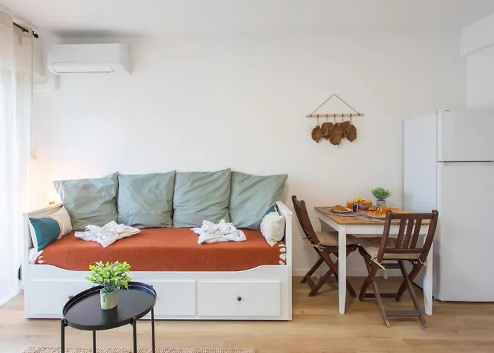 A1 - Centre 5 Min To Sea - Ac & Balcony Apartment *